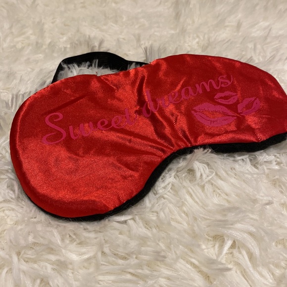 RED SHINY SWEET DREAMS / LIPS KISSES SLEEP EYE MASK BLACK BACK & ELASTIC… - Picture 1 of 9